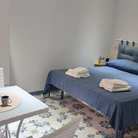 Centro Monolocale Giallo Apartment *