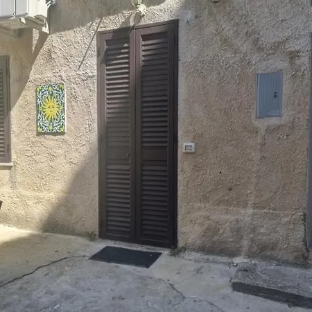 Centro Monolocale Giallo * Tropea